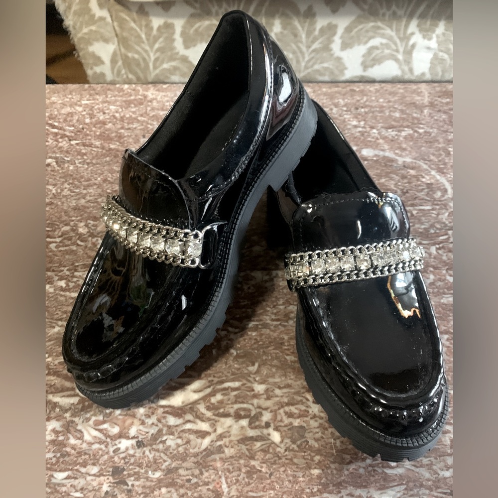 Steve Madden Girls patent loafer…youth size 3 = women’s size 5